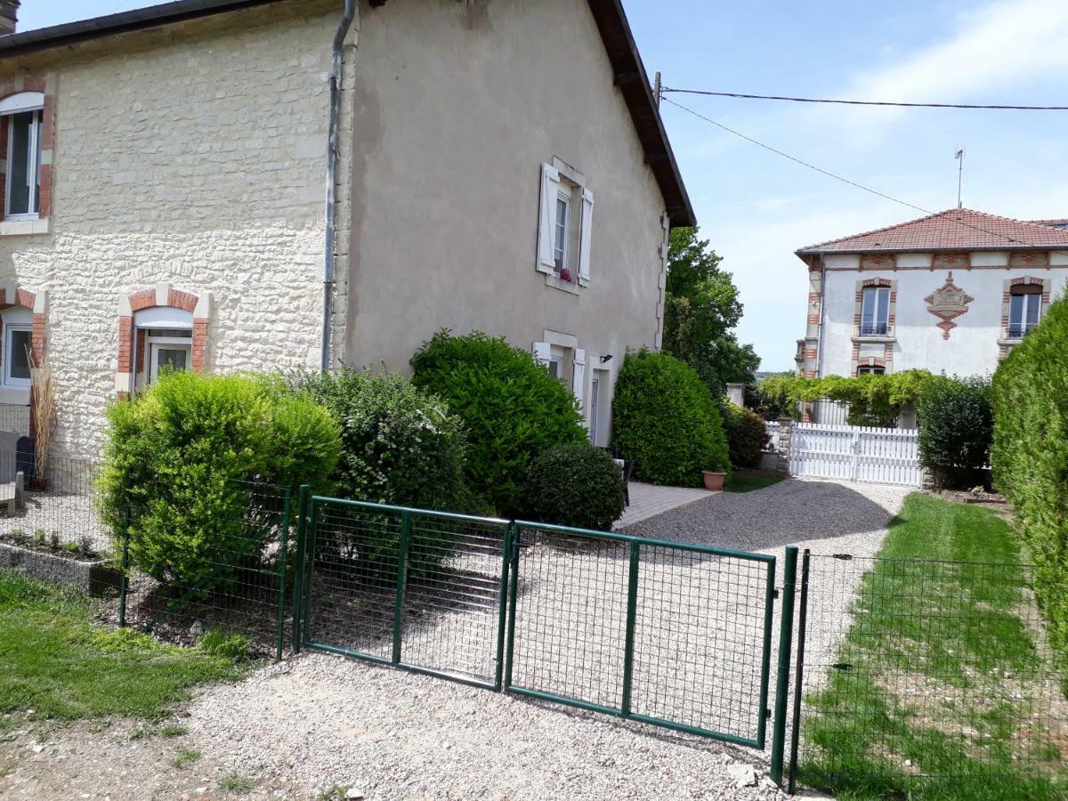 Gite Aux Lauriers Lacroix-sur-Meuse Buitenkant foto