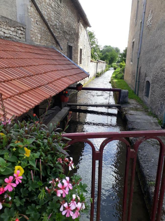 Gite Aux Lauriers Lacroix-sur-Meuse Buitenkant foto