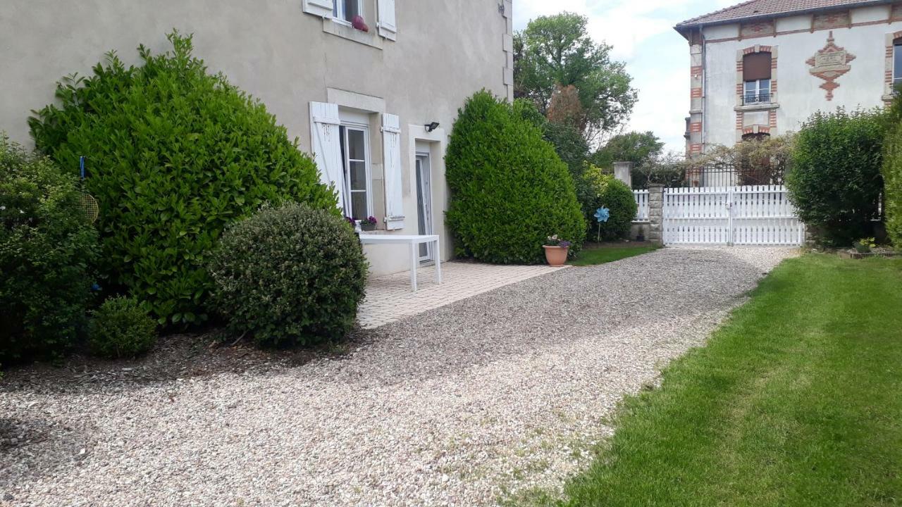 Gite Aux Lauriers Lacroix-sur-Meuse Buitenkant foto